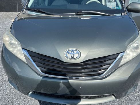 Used 2014 Toyota Sienna LE FWD image 24