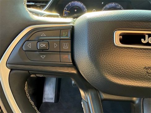 Used 2024 Jeep Grand Cherokee L Laredo image 16