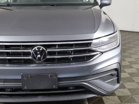 Used 2024 Volkswagen Tiguan SE w/ Panoramic Sunroof Package AWD/4WD image 14