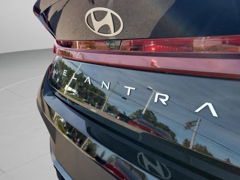 Used 2025 Hyundai Elantra Sport image 6