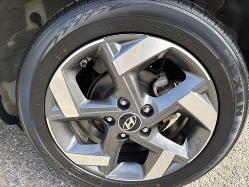 Certified 2022 Hyundai Venue SEL w/ Cargo Package image 13