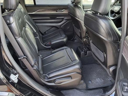 Used 2024 Jeep Grand Cherokee L Limited w/ Luxury Tech Group II image 11