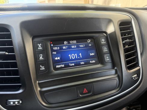 Used 2015 Chrysler 200 Limited FWD image 18