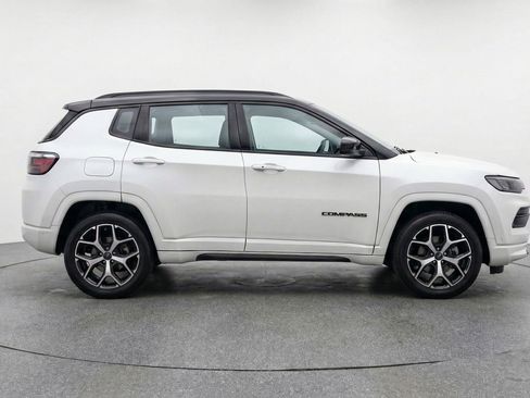 Used 2025 Jeep Compass Limited AWD/4WD image 11