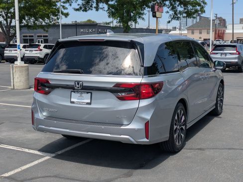 Certified 2025 Honda Odyssey Elite image 3
