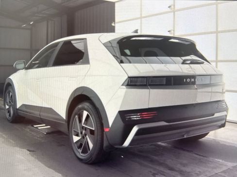 Used 2026 Hyundai Ioniq 5 SEL image 3