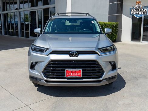 Used 2024 Toyota Grand Highlander AWD image 2