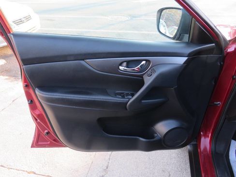 Used 2016 Nissan Rogue S image 24