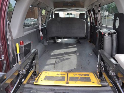 Used 2010 Ford E-350 and Econoline 350 XL RWD image 19