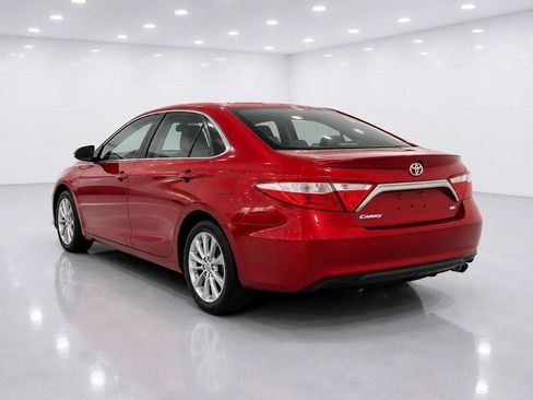 Used 2015 Toyota Camry SE FWD image 3