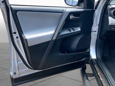 Used 2018 Toyota RAV4 XLE FWD image 20