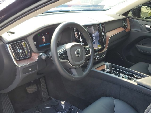 Used 2023 Volvo XC60 B5 Plus w/ Climate Package FWD image 10