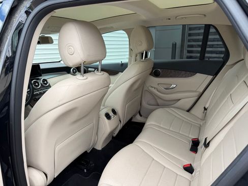 Used 2019 Mercedes-Benz GLC 300 4MATIC image 9