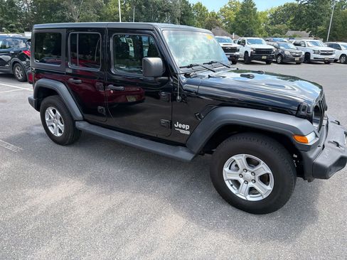 Used 2018 Jeep Wrangler Unlimited Sport S AWD/4WD image 2