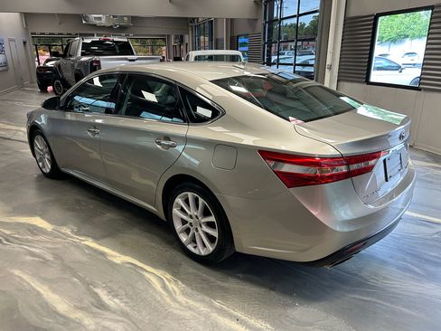 Used 2013 Toyota Avalon Limited w/ Technology Pkg FWD image 33