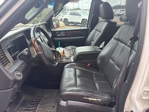 Used 2014 Lincoln Navigator 4WD image 4