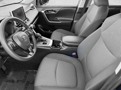 Used 2025 Toyota RAV4 XLE AWD/4WD image 10