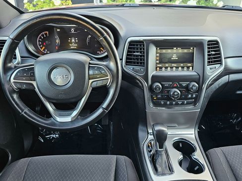 Used 2021 Jeep Grand Cherokee Laredo image 20