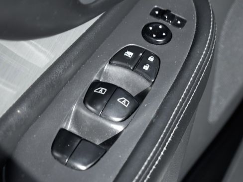 Used 2017 Nissan Murano SV FWD image 15