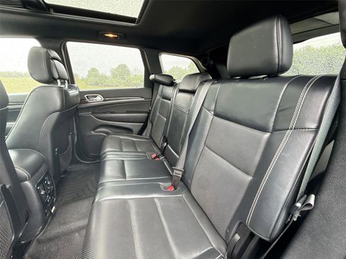 Used 2015 Jeep Grand Cherokee Overland w/ Advanced Technology Group AWD/4WD image 16