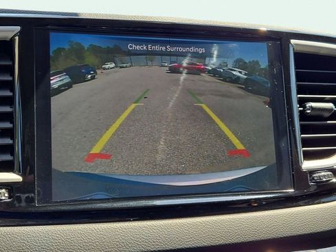 Used 2023 Chrysler Pacifica Touring-L FWD image 27