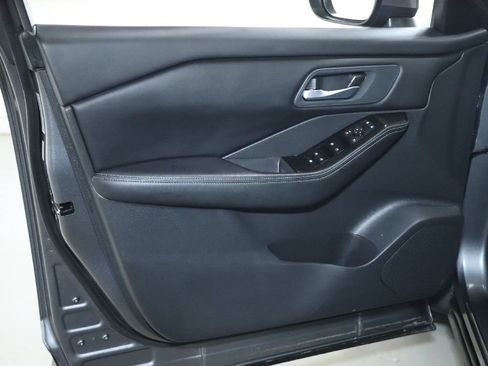Certified 2025 Nissan Rogue SV FWD image 15