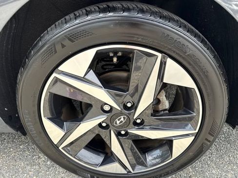 Used 2023 Hyundai Elantra Limited FWD image 10