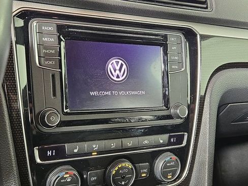 Used 2018 Volkswagen Passat 3.6 image 16