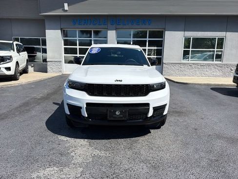 Used 2023 Jeep Grand Cherokee L Laredo AWD/4WD image 2