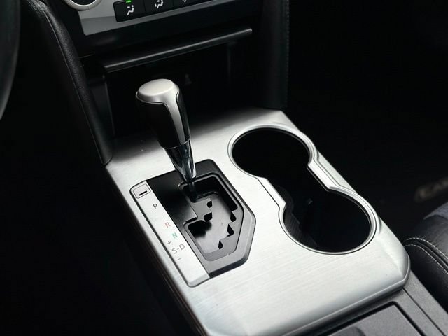 Used 2013 Toyota Camry SE FWD image 12