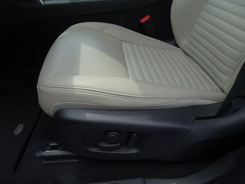 Certified 2025 Land Rover Discovery Sport S AWD/4WD image 14