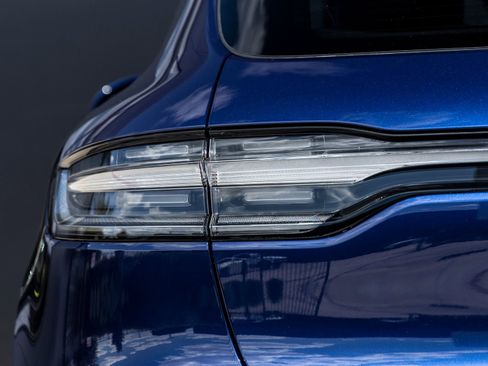 Certified 2026 Porsche Macan AWD/4WD image 14
