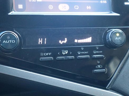 Used 2019 Toyota Camry SE w/ Carpet Mat Package image 59