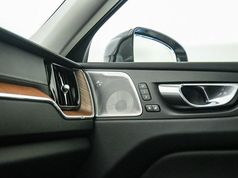 Certified 2023 Volvo XC60 B5 Ultimate w/ Climate Package AWD/4WD image 22