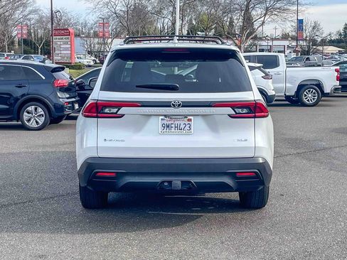 Used 2024 Toyota Grand Highlander XLE image 3