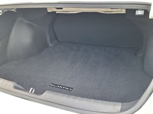 Certified 2025 Hyundai Elantra SE image 24