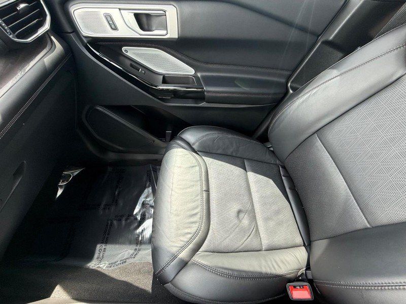 Certified 2023 Ford Explorer Platinum w/ Technology Package AWD/4WD image 26