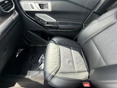 Certified 2023 Ford Explorer Platinum w/ Technology Package AWD/4WD image 26