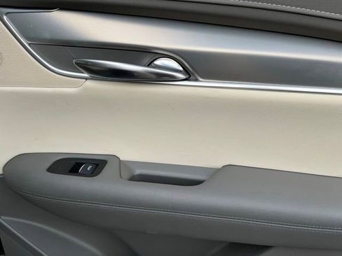 Used 2017 Cadillac XT5 Luxury w/ Driver Awareness Package image 21