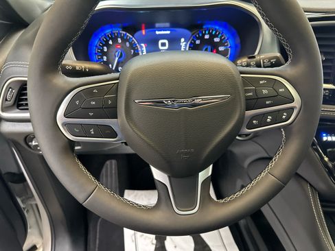 Used 2026 Chrysler Pacifica Limited FWD image 14