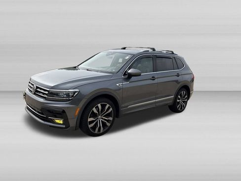 Used 2018 Volkswagen Tiguan SEL Premium w/ R-Line Package FWD image 8