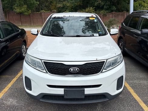 Used 2015 Kia Sorento LX image 2