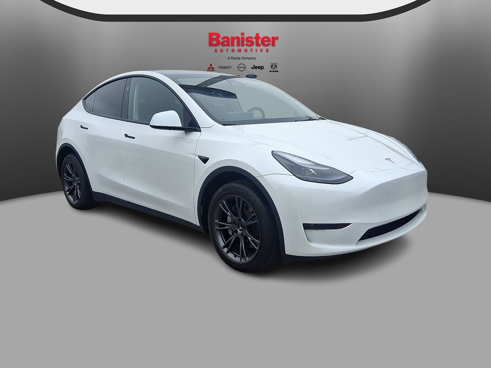 Used 2024 Tesla Model Y Long Range RWD image 3