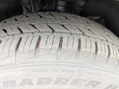 Used 2022 Toyota Highlander XLE image 11