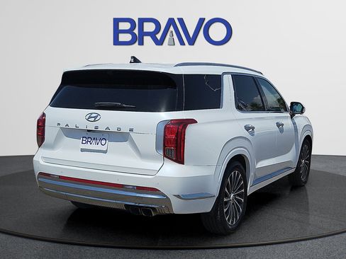 Used 2023 Hyundai Palisade Calligraphy FWD image 4