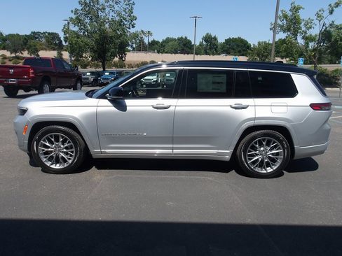 New 2025 Jeep Grand Cherokee L Summit w/ Luxury Tech Group V image 5