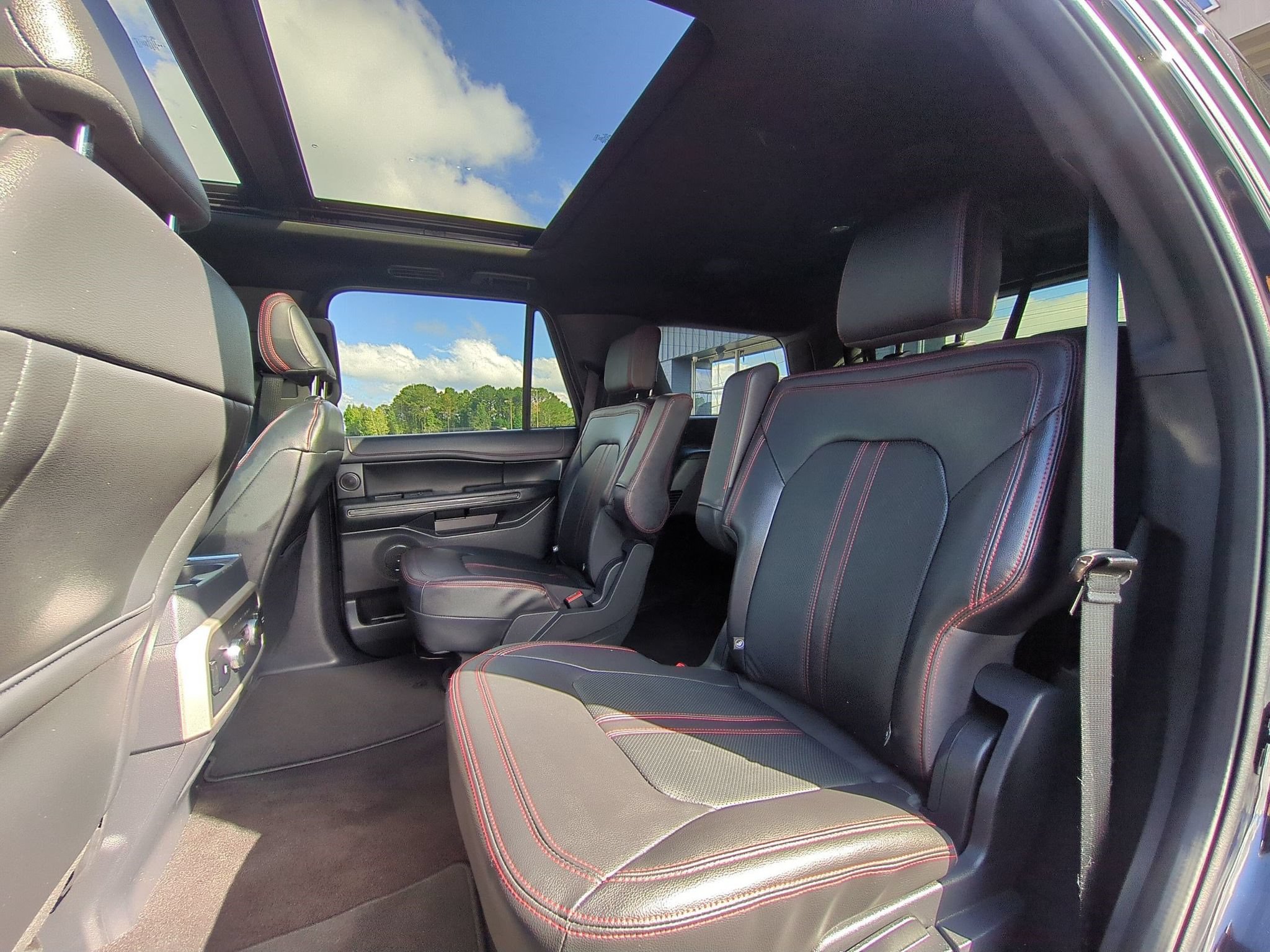 Used 2023 Ford Expedition Limited RWD image 28