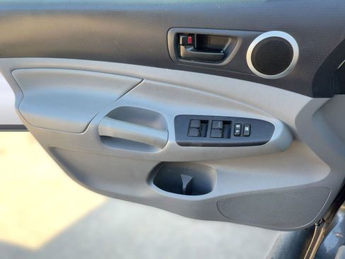 Used 2015 Toyota Tacoma PreRunner image 10