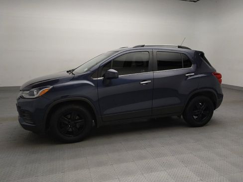 Used 2019 Chevrolet Trax LT w/ LT Convenience Package image 2