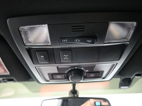 Used 2017 Toyota Tacoma TRD Off-Road w/ Tow Package (A/T) image 11